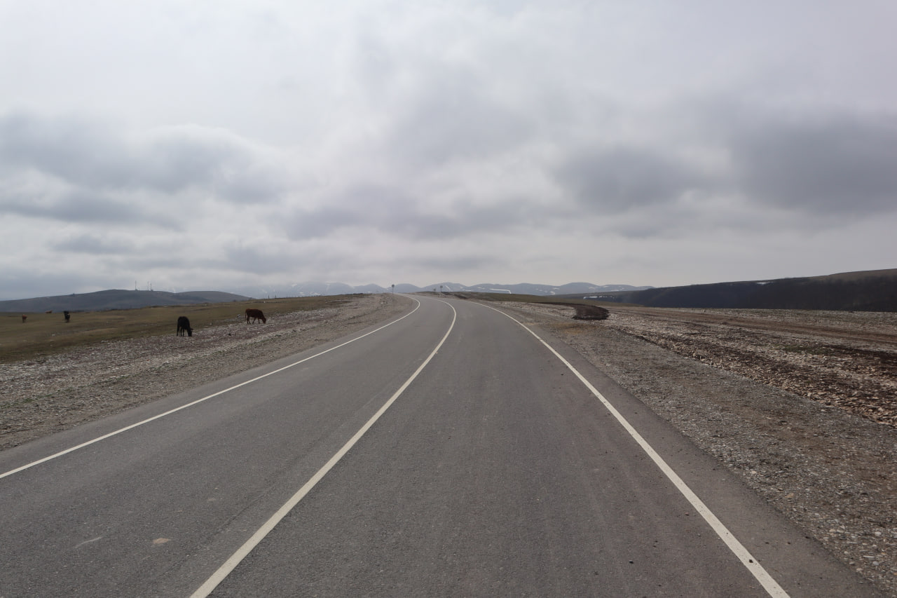 Дорожники и общественники проверили ход капремонта дороги на смотровую к Сулакскому каньону